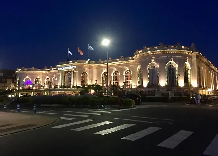 - Triangle D'or - 75m2 - 7 Personnes - Parking - Lits Faits Apartament Deauville