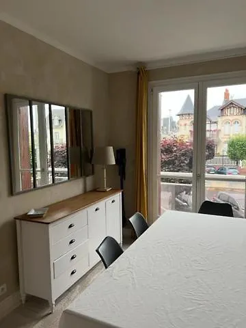 - Triangle D'or - 75m2 - 7 Personnes - Parking - Lits Faits Apartament Deauville