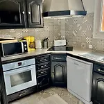 Centre - Triangle D'or - 75m2 - Parking - Lits Faits - 6 Personnes *