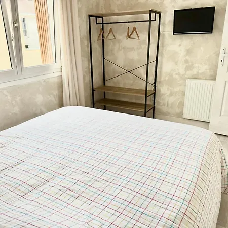 Centre - Triangle D'or - 75m2 - Parking - Lits Faits - 6 Personnes
