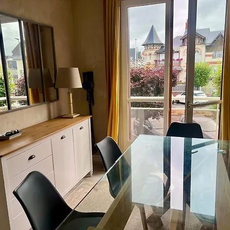 Centre - Triangle D'or - 75m2 - Parking - Lits Faits - 6 Personnes * Deauville