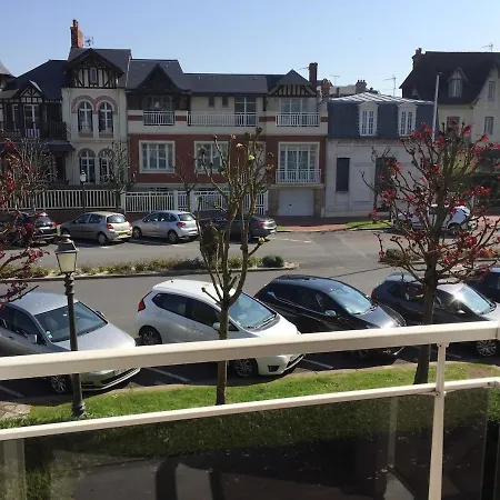 Centre - Triangle D'or - 75m2 - Parking - Lits Faits - 6 Personnes Deauville