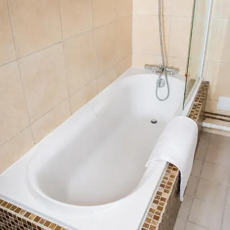 Appartement Centre - Triangle D'or - 75m2 - Parking - Lits Faits - 6 Personnes *