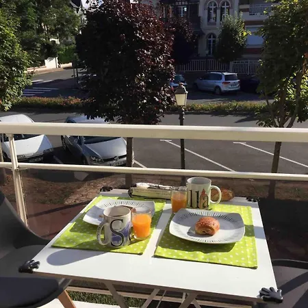 Centre - Triangle D'or - 75m2 - Parking - Lits Faits - 6 Personnes *