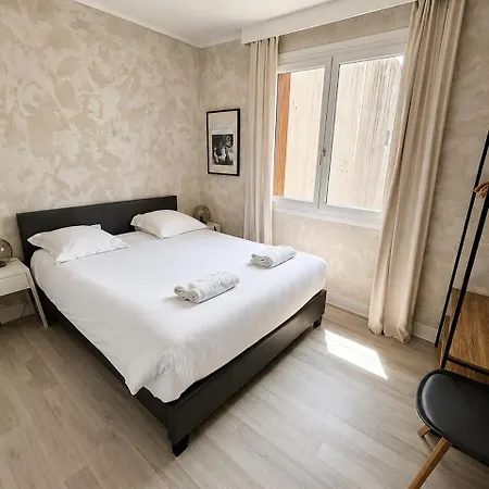 Centre - Triangle D'or - 75m2 - Parking - Lits Faits - 6 Personnes *