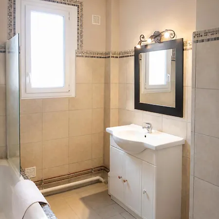 Appartement Centre - Triangle D'or - 75m2 - Parking - Lits Faits - 6 Personnes