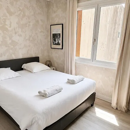 Centre - Triangle D'or - 75m2 - Parking - Lits Faits - 6 Personnes Appartement