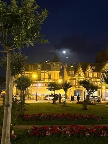 - Triangle D'or - 75m2 - 7 Personnes - Parking - Lits Faits Appartement